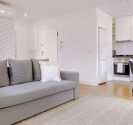 Готель Alfama By Inside Out *